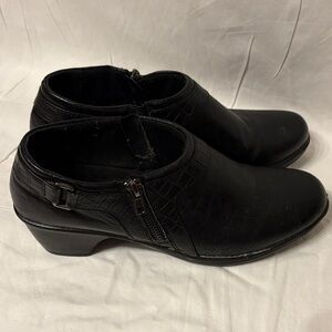 easy street Black Croc-Accent Women's Ankle Boots SZ 9M.
